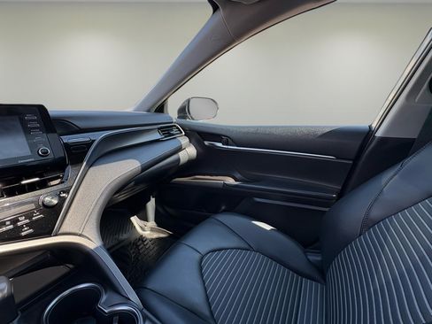 Used 2022 Toyota Camry SE w/ Cold Weather Package image 24