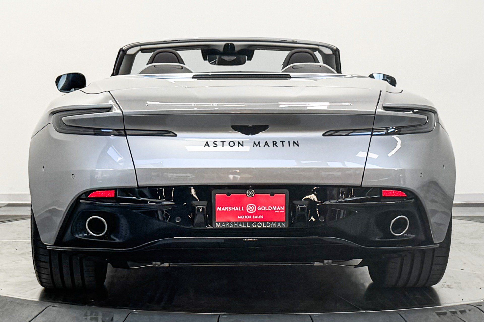 Used 2025 Aston Martin DB12 Convertible RWD image 8