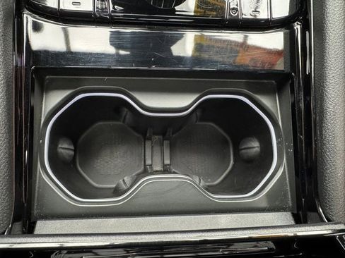 Used 2024 Jeep Grand Cherokee Overland w/ Luxury Tech Group IV image 20