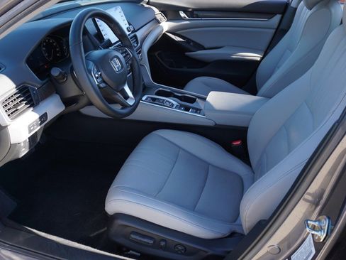 Used 2019 Honda Accord Touring image 13