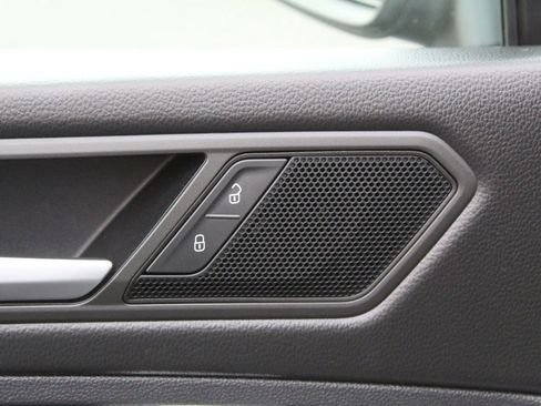 Used 2020 Volkswagen Tiguan SE w/ 3rd Row Seat Package image 30