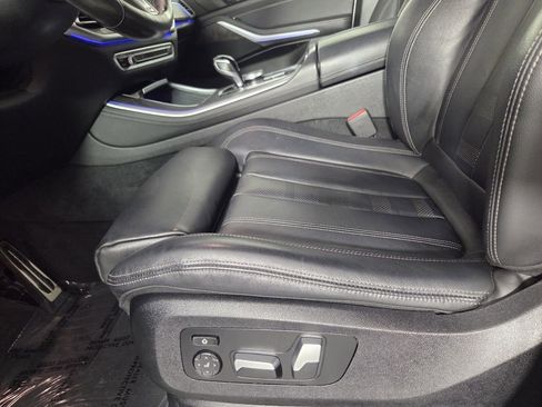 Used 2022 BMW X5 xDrive40i w/ M Sport Package AWD/4WD image 11