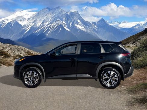 Used 2022 Nissan Rogue SV image 2