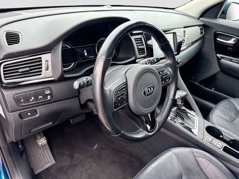 Used 2019 Kia Niro Touring FWD image 9