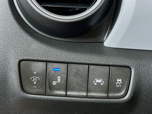 Used 2019 Hyundai Kona SEL FWD image 17