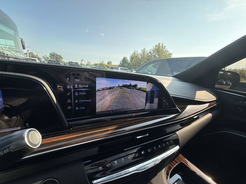 Certified 2024 Cadillac Escalade Premium Luxury AWD/4WD image 21