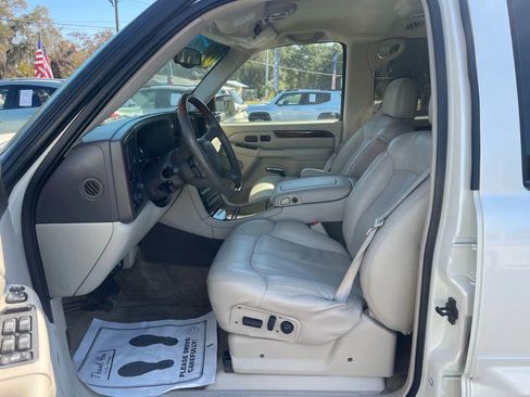 Used 2002 Cadillac Escalade Luxury image 14