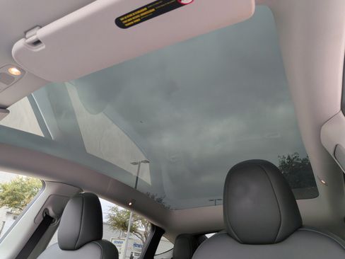 Used 2024 Tesla Model Y Long Range image 28