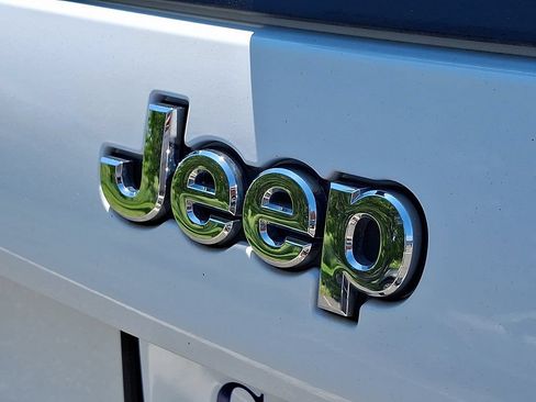 Used 2019 Jeep Cherokee Limited AWD/4WD image 31