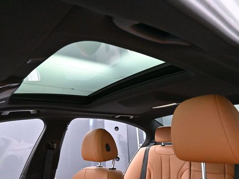 Used 2023 BMW 540i w/ M Sport Package image 30