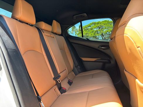 Used 2025 Lexus UX 300h AWD image 9