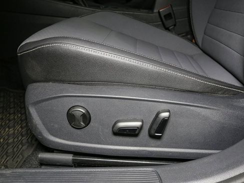 Used 2025 Volkswagen Jetta SE image 34