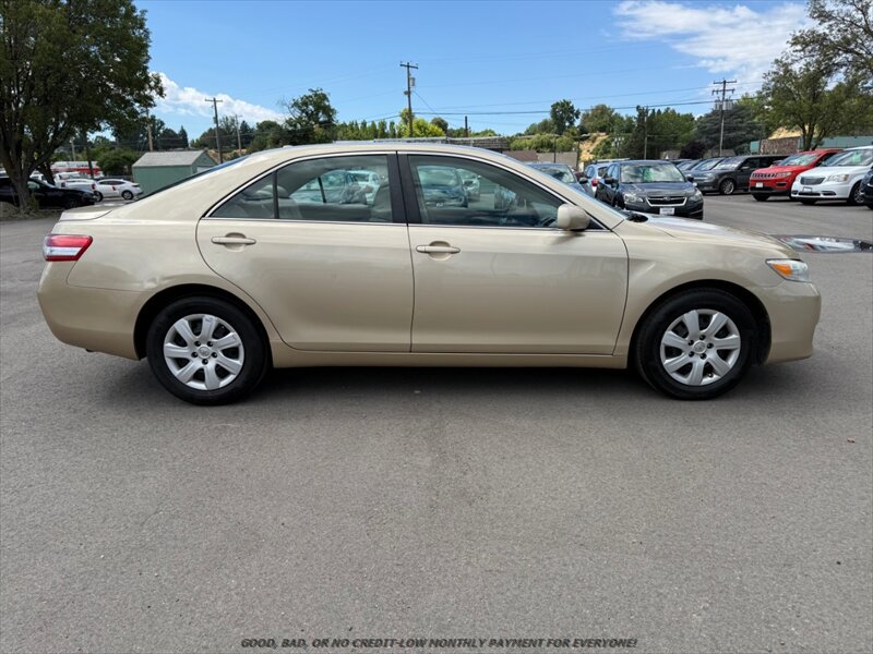 Used 2011 Toyota Camry LE FWD image 8