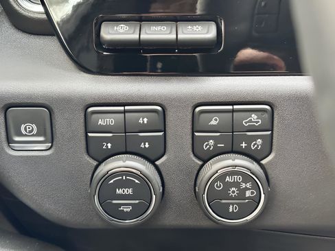 Used 2024 Chevrolet Silverado 1500 High Country w/ Technology Package image 15