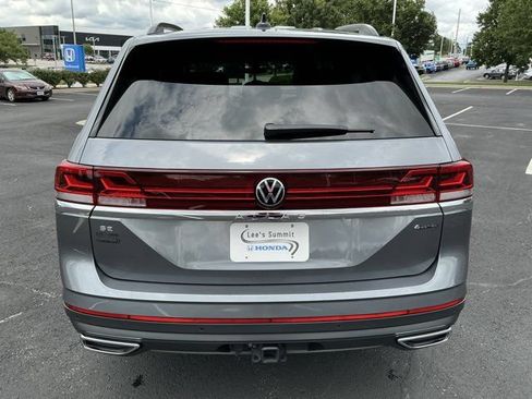 Used 2025 Volkswagen Atlas SE AWD/4WD image 4