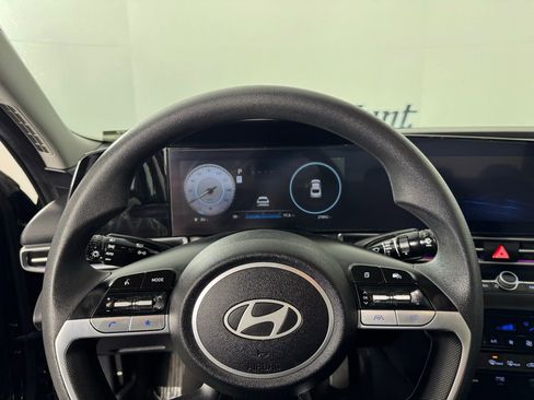 Used 2024 Hyundai Elantra SEL image 21