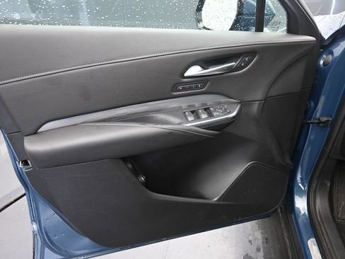 Used 2025 Cadillac XT4 Premium Luxury image 17