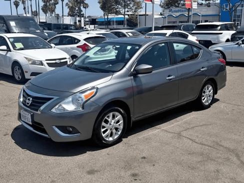 Used 2017 Nissan Versa SV w/ SV Special Edition Package FWD image 2