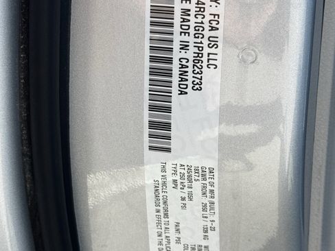 Used 2023 Chrysler Pacifica Limited image 37