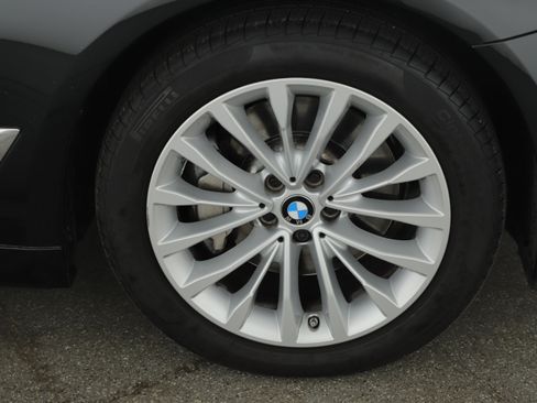 Used 2023 BMW 530i w/ Convenience Package image 4