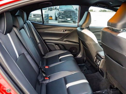 Used 2025 Toyota Camry SE image 19