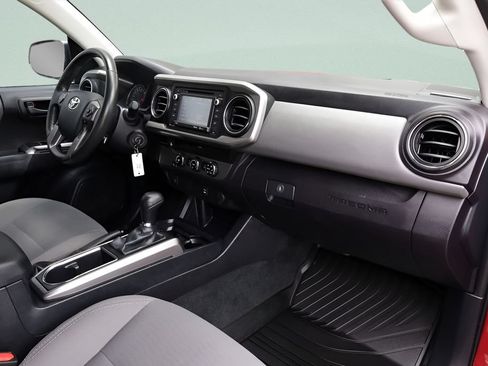 Used 2018 Toyota Tacoma SR5 RWD image 28