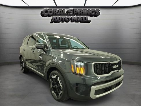 Used 2024 Kia Telluride EX w/ EX Captain's Chair Package FWD image 1