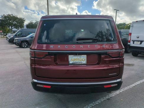 Used 2022 Jeep Wagoneer Series III w/ Premium Group I image 7