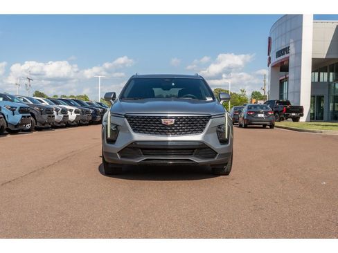 Used 2025 Cadillac XT4 Premium Luxury image 2