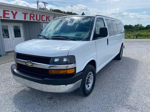 Used 2020 Chevrolet Express 3500 LT w/ LT Preferred Equipment Group RWD image 4