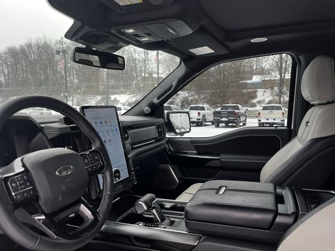 Used 2023 Ford F150 Lightning Platinum image 17