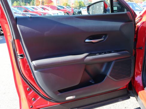 Used 2022 Lexus UX 200 image 10