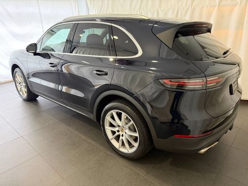 Certified 2022 Porsche Cayenne AWD/4WD image 3