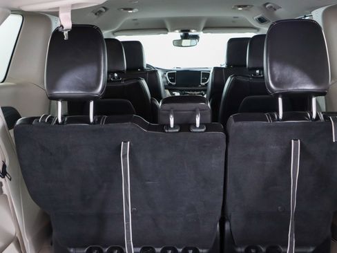 Used 2023 Chrysler Pacifica Touring-L FWD image 30