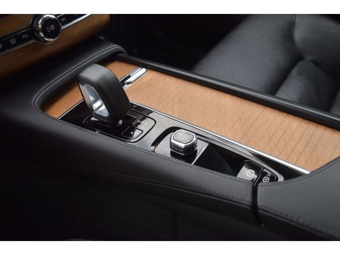 Used 2023 Volvo XC90 B6 Plus AWD/4WD image 38