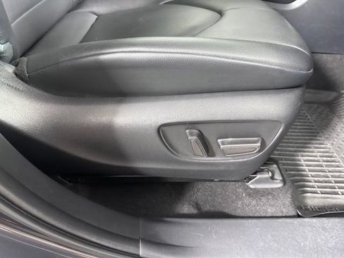 Used 2023 Toyota Highlander XLE AWD/4WD image 11