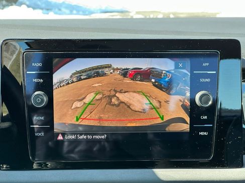 Used 2025 Volkswagen Jetta SE image 16