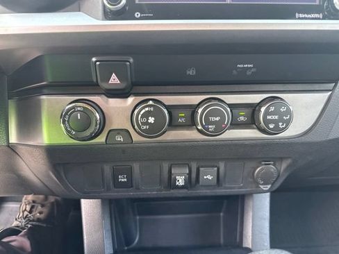 Used 2020 Toyota Tacoma SR5 AWD/4WD image 31