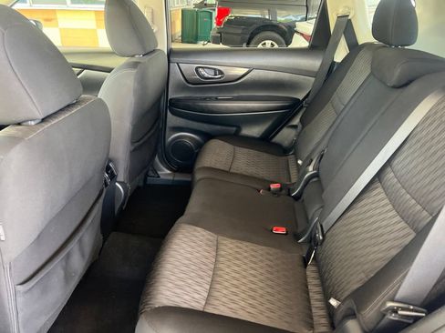 Used 2018 Nissan Rogue SV w/ Sun & Sound Touring Package AWD/4WD image 9