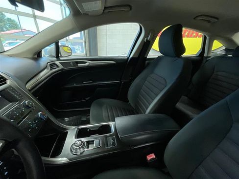Used 2018 Ford Fusion SE FWD image 12