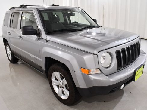 Used 2017 Jeep Patriot Latitude FWD image 5