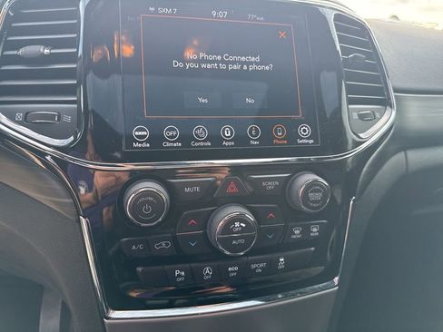 Used 2020 Jeep Grand Cherokee Altitude image 13