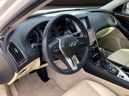 Used 2018 INFINITI Q50 Luxe w/ Essential Package (3.0T Luxe) image 12