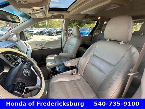 Used 2017 Toyota Sienna XLE Premium image 17