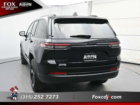 Used 2023 Jeep Grand Cherokee Altitude AWD/4WD image 12