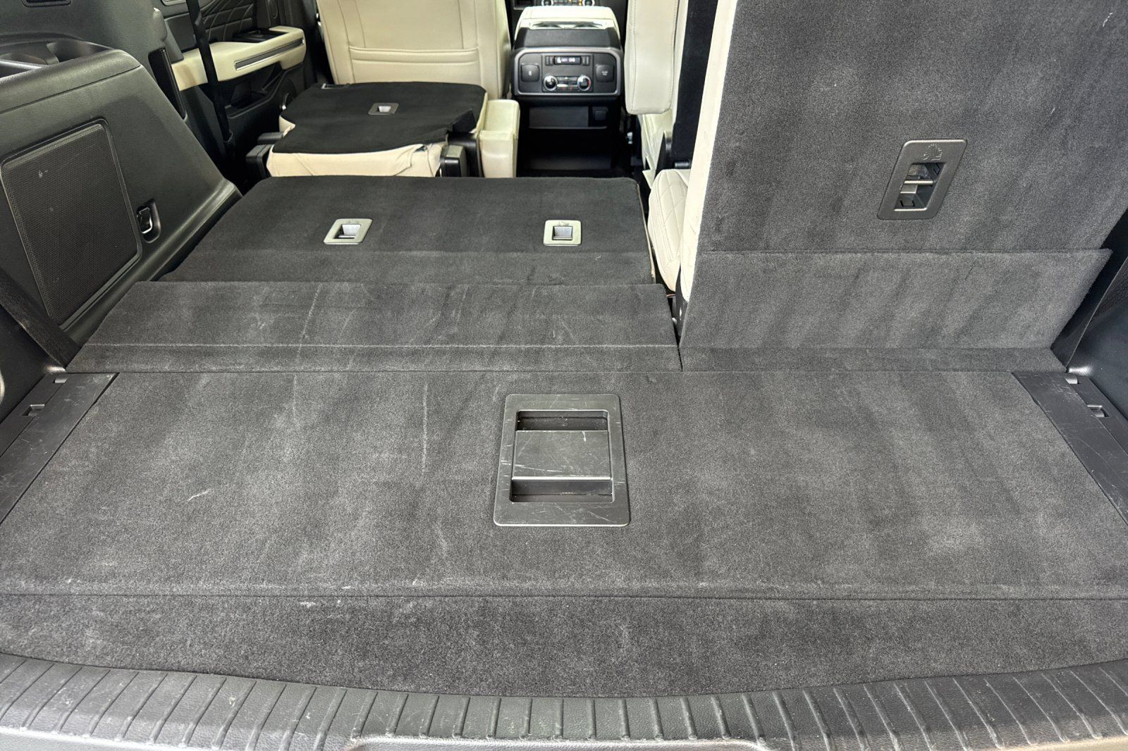 Used 2019 Ford Expedition Platinum RWD image 19