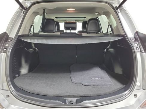 Used 2018 Toyota RAV4 Limited FWD image 10