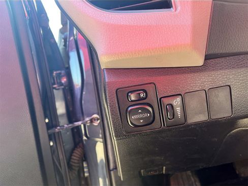 Used 2016 Toyota Corolla LE image 10