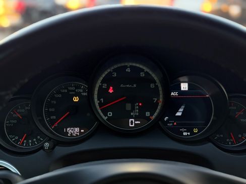 Used 2014 Porsche Cayenne Turbo image 21