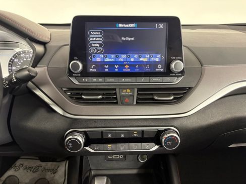 Used 2025 Nissan Altima 2.5 SR image 19